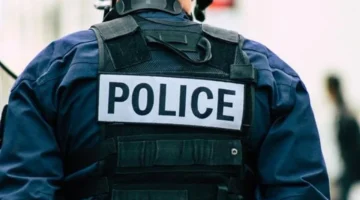 اصطدام قائد سيارة ربع نقل بميكروباص داخل محطة بنزين يؤدي لتدخل وزارة الداخلية